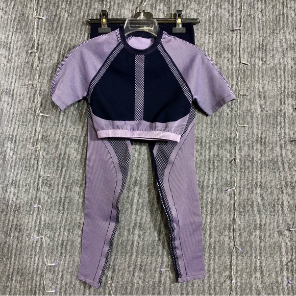 Fabletics Other - Fabletics seamless 2 pc outfit sz.M